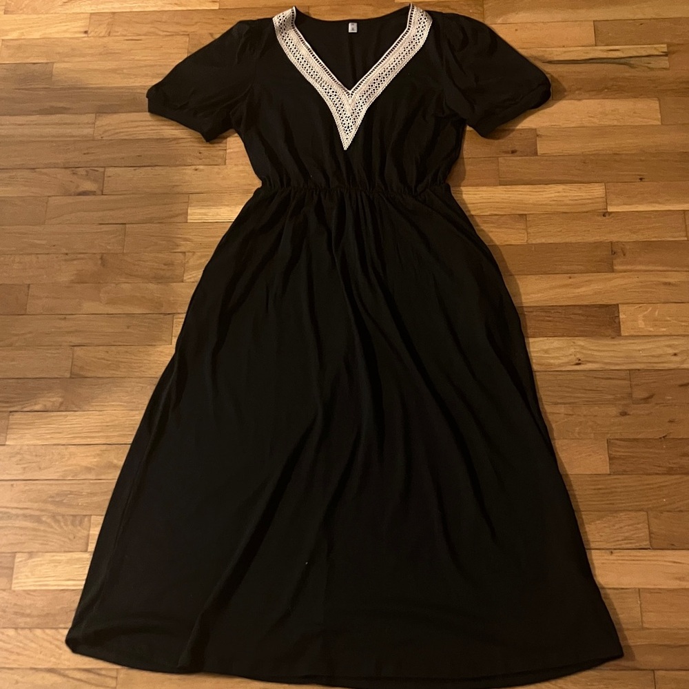 POCKETS!!  Black Midi Dress